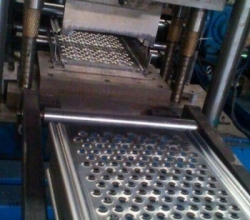 宜兴钢踏板成型设备 专业设备厂家