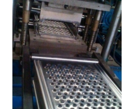 江阴钢踏板成型设备 专业设备厂家